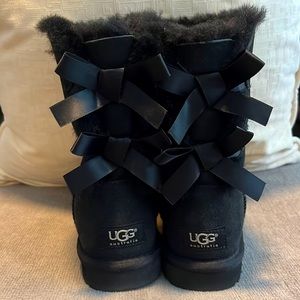 UGG Australian black- boots short- size 5- brand new never been worn